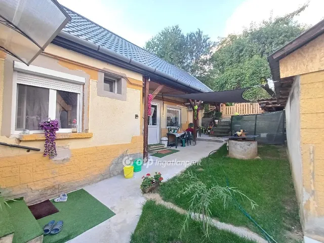 Eladó ház Istenmezeje, Faluközpont. 110 nm