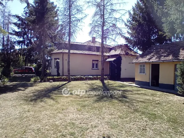Eladó ház Négyes, Fő utca 80 nm