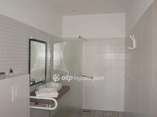 Eladó kereskedelmi és ipari ingatlan Gyöngyös 440 nm