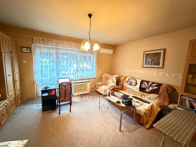 Eladó ház Besenyőtelek 240 nm