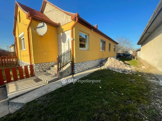 Eladó ház Besenyőtelek 90 nm