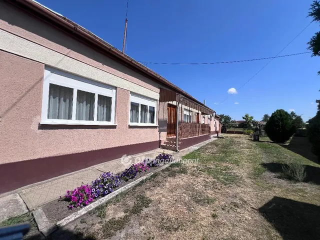 Eladó ház Mezőtárkány 110 nm