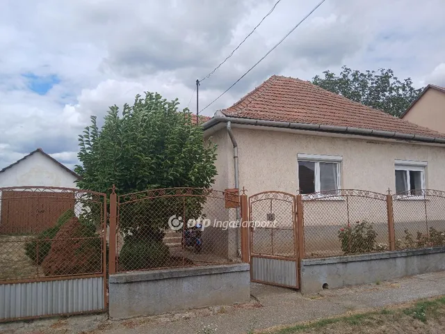 Eladó ház Karácsond 110 nm
