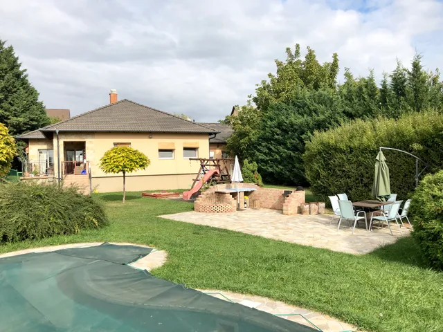 Kiadó ház Érd, Dombosváros 240 nm