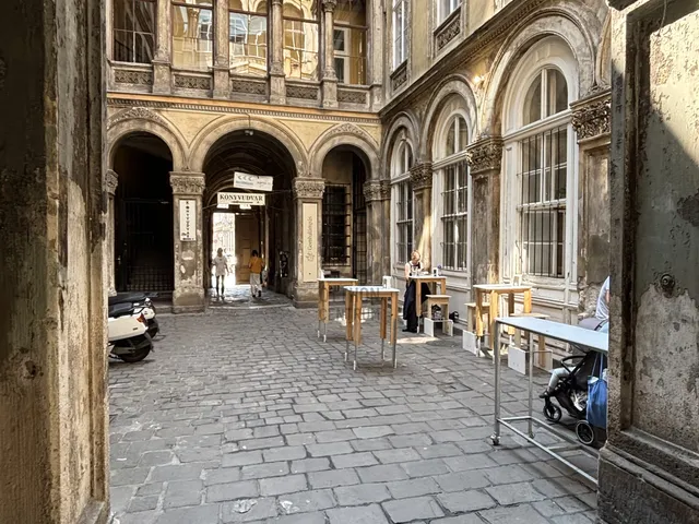 Eladó kereskedelmi és ipari ingatlan Budapest V. kerület, Belváros 27 nm