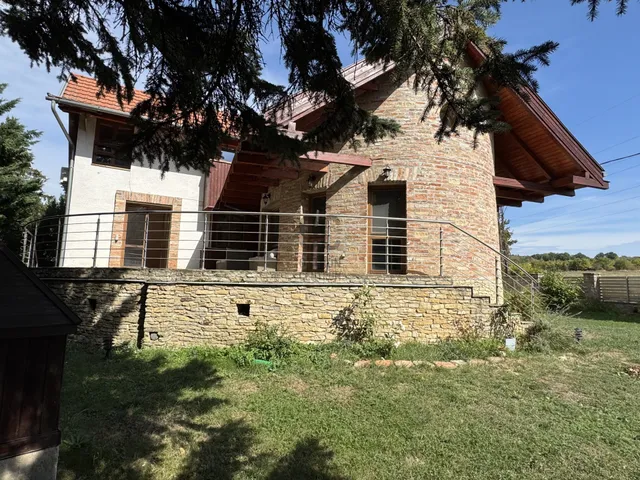 Kiadó ház Budapest II. kerület, Széphalom 280 nm