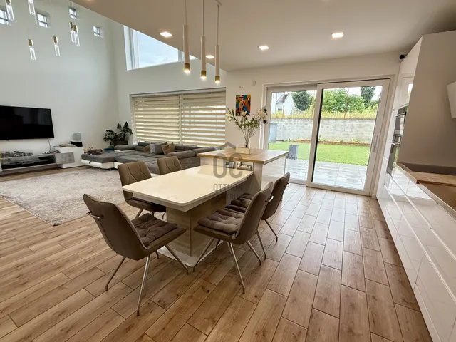 Kiadó ház Üröm 150 nm