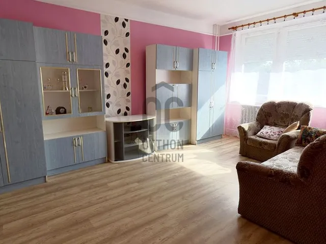 Eladó lakás Tatabánya, Dózsakert 49 nm