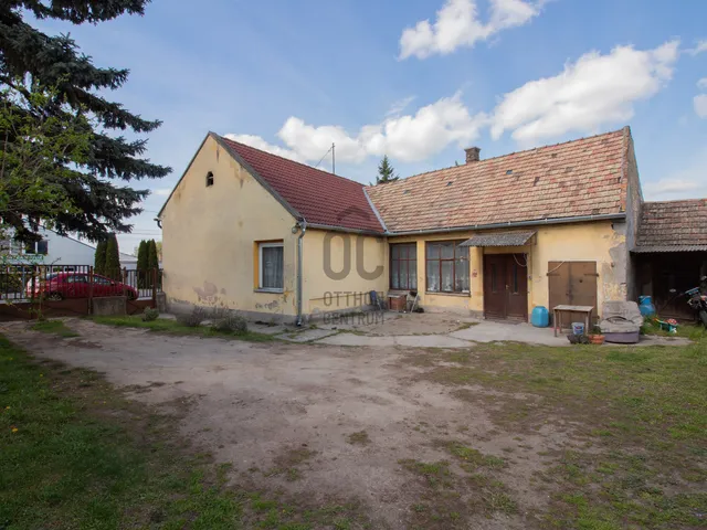 Eladó ház Ászár 87 nm