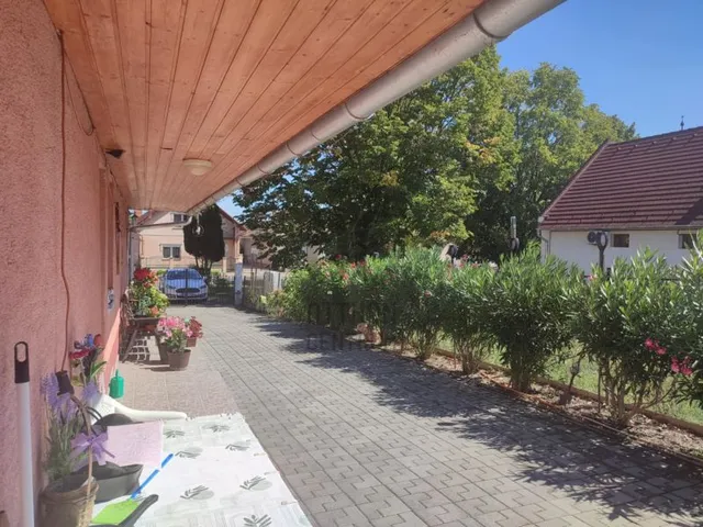 Eladó ház Naszály 100 nm