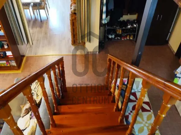 Eladó ház Ács 196 nm