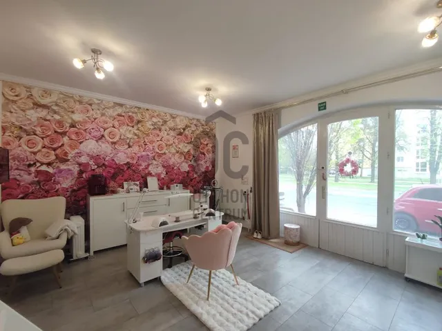 Eladó kereskedelmi és ipari ingatlan Komárom 80 nm