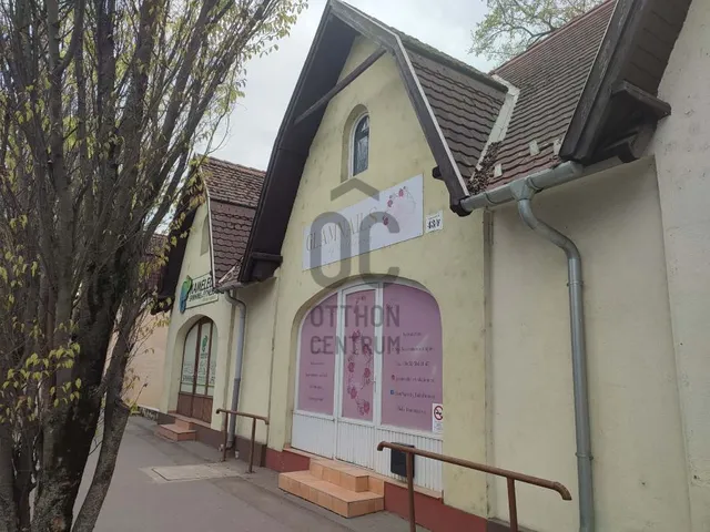 Eladó kereskedelmi és ipari ingatlan Komárom 80 nm