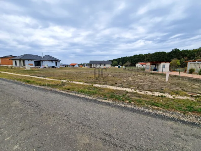 Eladó telek Környe 774 nm