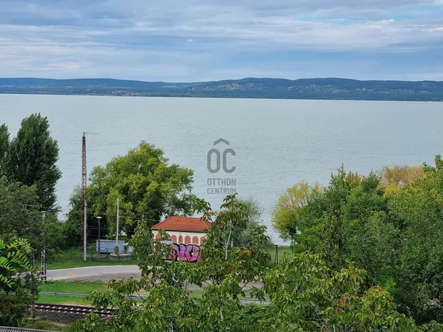 Eladó telek Balatonszárszó 2044 nm