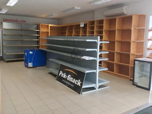 Eladó kereskedelmi és ipari ingatlan Ságvár 90 nm