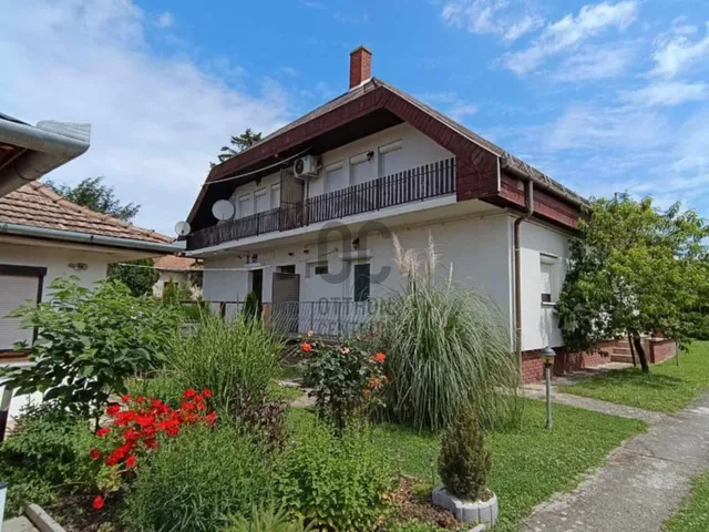 Eladó ház Karád 164 nm