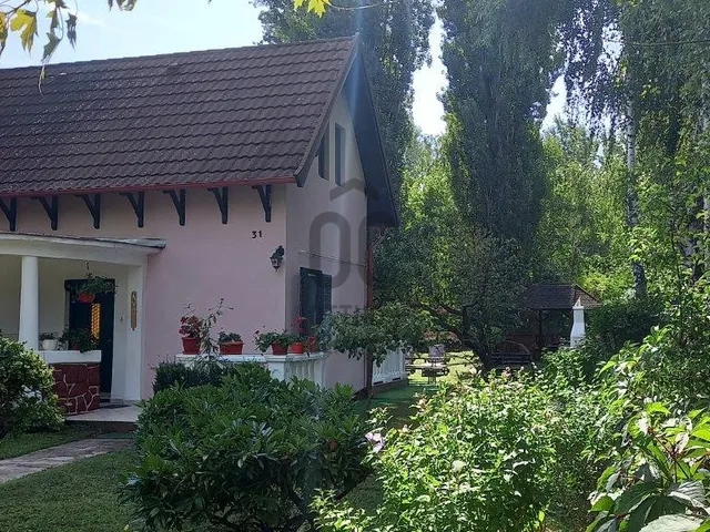 Eladó nyaraló Balatonföldvár 78 nm