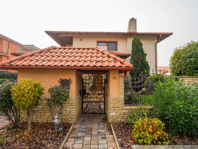 Eladó ház Siófok, Aranypart 174 nm