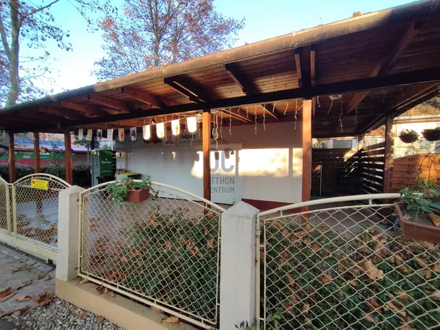 Kiadó kereskedelmi és ipari ingatlan Siófok, Aranypart 37 nm