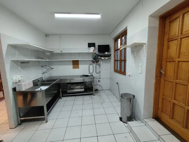 Kiadó kereskedelmi és ipari ingatlan Siófok, Aranypart 37 nm