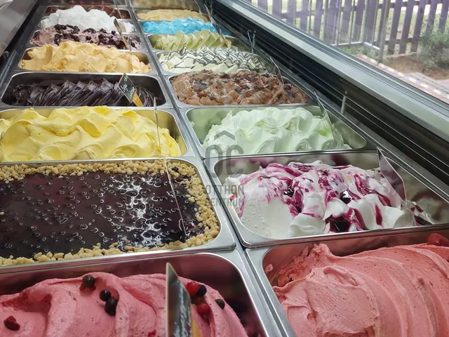 Eladó kereskedelmi és ipari ingatlan Siófok, Ezüstpart 243 nm