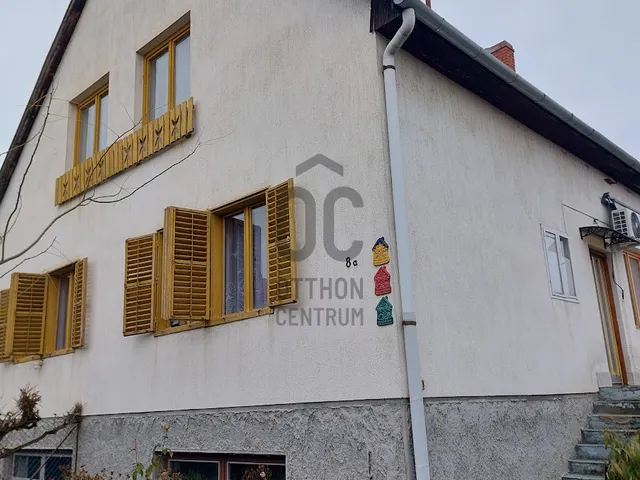 Eladó ház Enying 217 nm