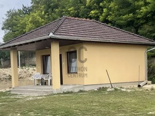 Eladó ház Enying, Balatonbozsok 30 nm