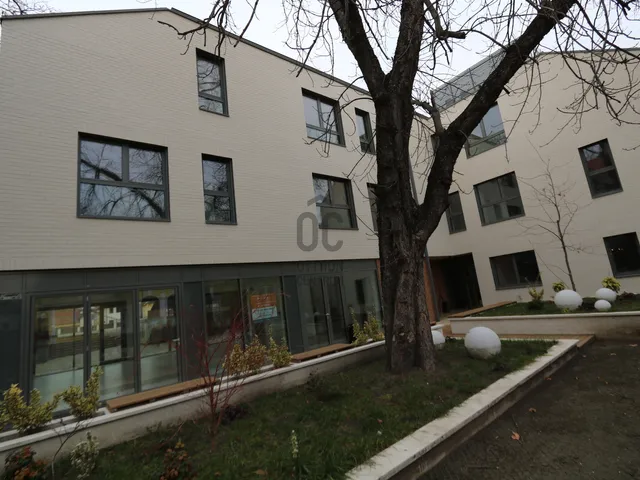 Kiadó kereskedelmi és ipari ingatlan Siófok, Belváros 41 nm