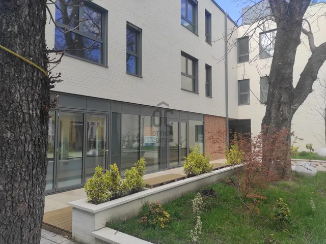 Kiadó kereskedelmi és ipari ingatlan Siófok, Belváros 108 nm