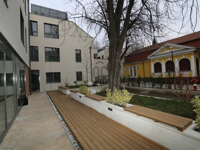 Kiadó kereskedelmi és ipari ingatlan Siófok, Belváros 108 nm