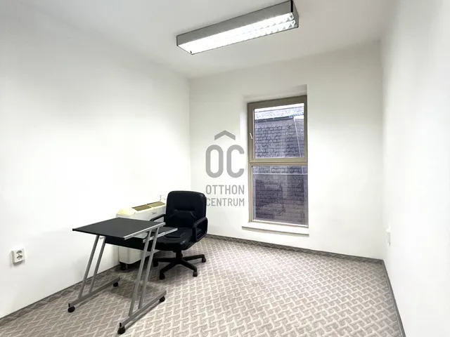 Kiadó kereskedelmi és ipari ingatlan Siófok, Belváros 12 nm