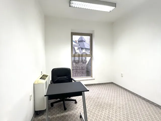 Kiadó kereskedelmi és ipari ingatlan Siófok, Belváros 12 nm