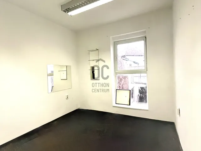 Kiadó kereskedelmi és ipari ingatlan Siófok, Belváros 12 nm