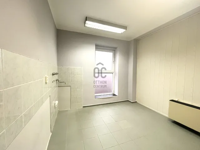 Kiadó kereskedelmi és ipari ingatlan Siófok, Belváros 10 nm