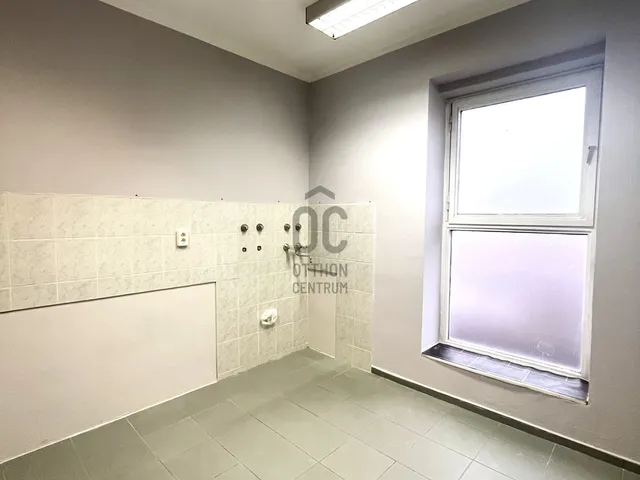 Kiadó kereskedelmi és ipari ingatlan Siófok, Belváros 10 nm