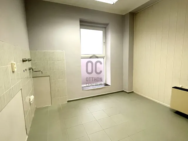 Kiadó kereskedelmi és ipari ingatlan Siófok, Belváros 10 nm