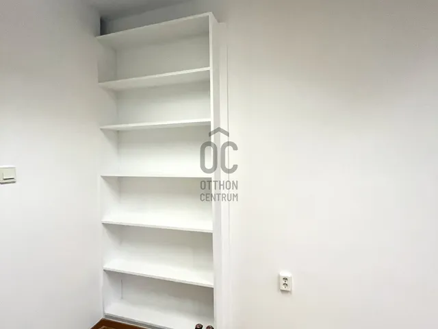 Kiadó kereskedelmi és ipari ingatlan Siófok, Belváros 12 nm