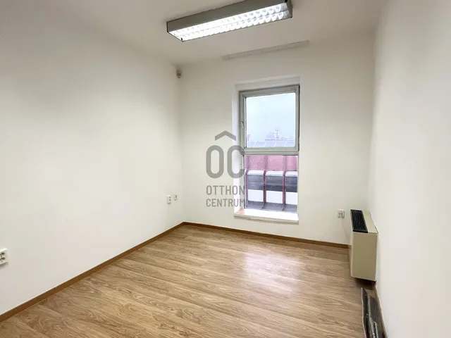 Kiadó kereskedelmi és ipari ingatlan Siófok, Belváros 12 nm