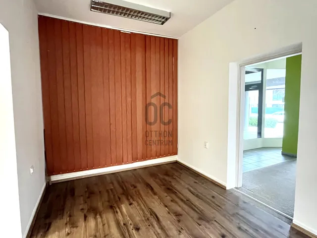 Kiadó kereskedelmi és ipari ingatlan Siófok, Belváros 52 nm