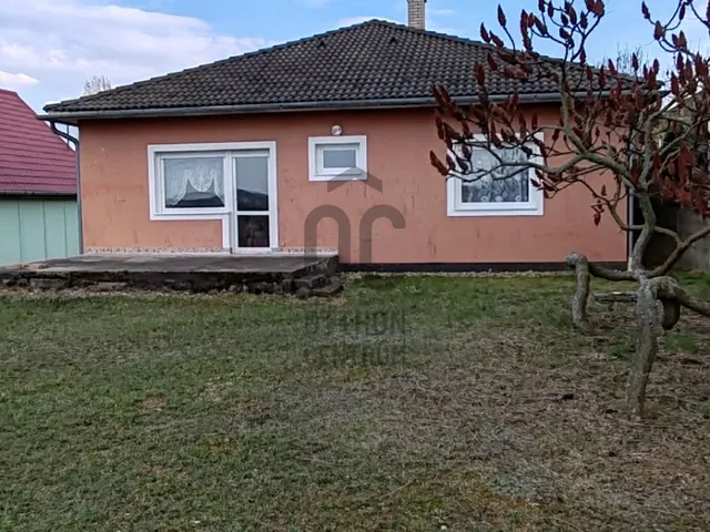 Eladó ház Tab 107 nm