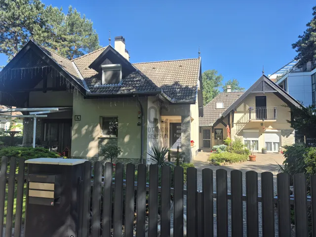 Eladó ház Siófok, Ezüstpart, Erkel Ferenc utca 250 nm