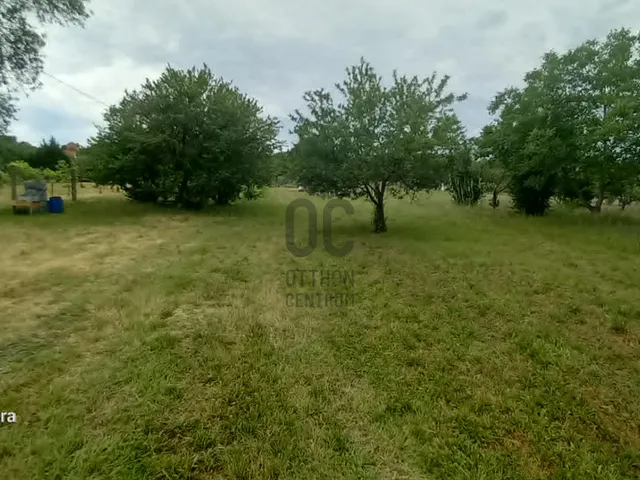 Eladó telek Kőröshegy 2852 nm