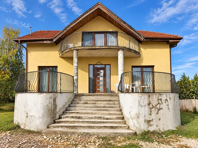 Eladó ház Enying, Balatonbozsok 190 nm