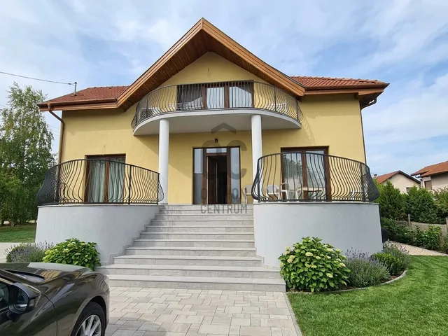 Eladó ház Enying, Balatonbozsok 190 nm