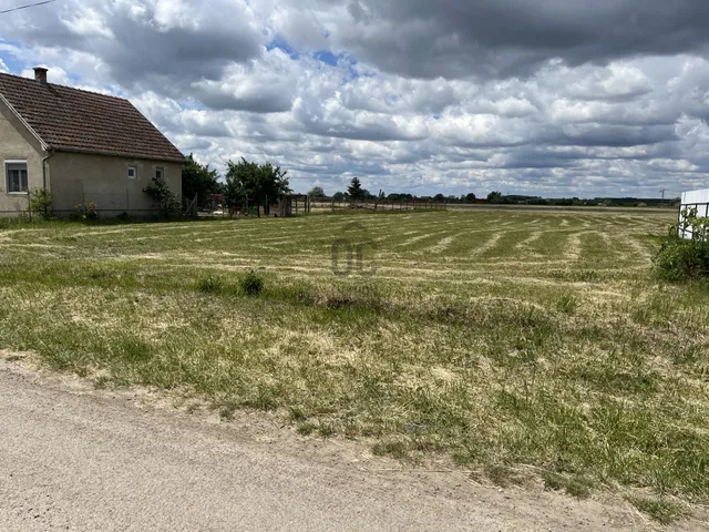Eladó telek Hosszúpályi 1675 nm