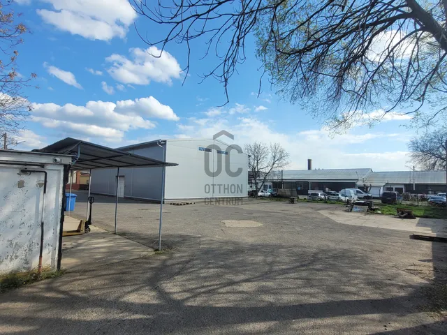 Eladó kereskedelmi és ipari ingatlan Debrecen, Homokkert 720 nm