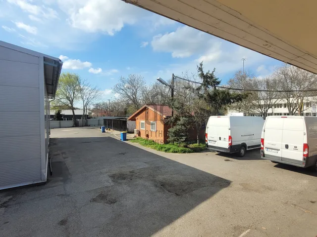 Eladó kereskedelmi és ipari ingatlan Debrecen, Homokkert 720 nm