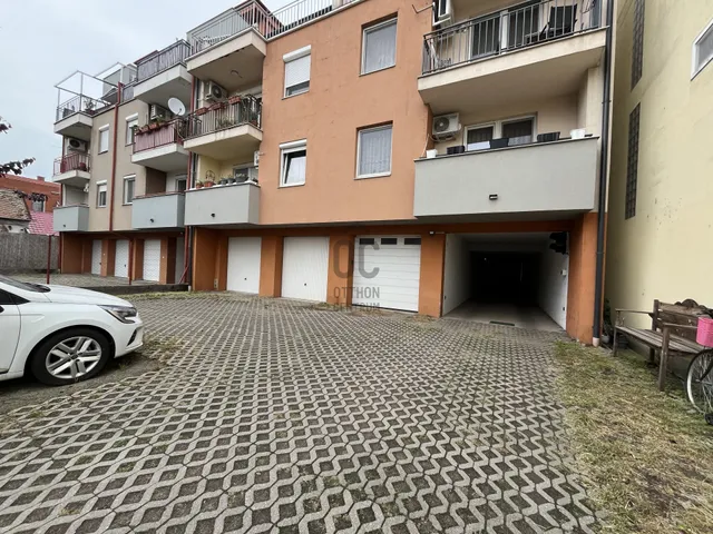 Kiadó garázs Debrecen, Dobozi lakótelep 18 nm