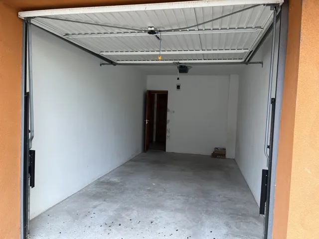 Kiadó garázs Debrecen, Dobozi lakótelep 18 nm